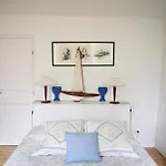 De Luxe A *