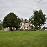 De Luxe A Villa *